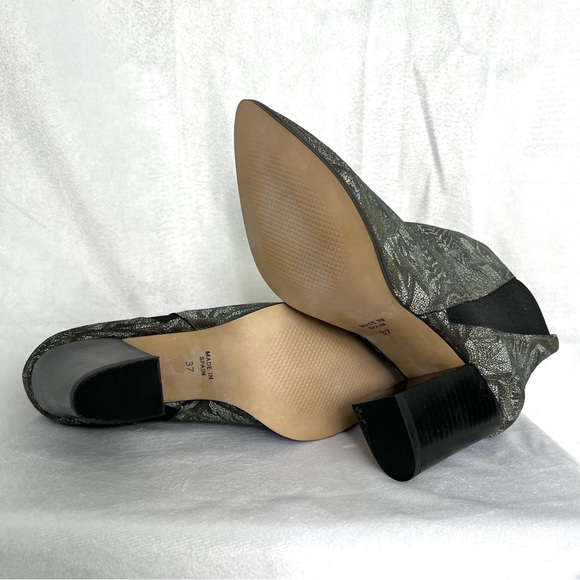 Intentionally Blank Tempo Floral Bootie - Picture 5 of 7